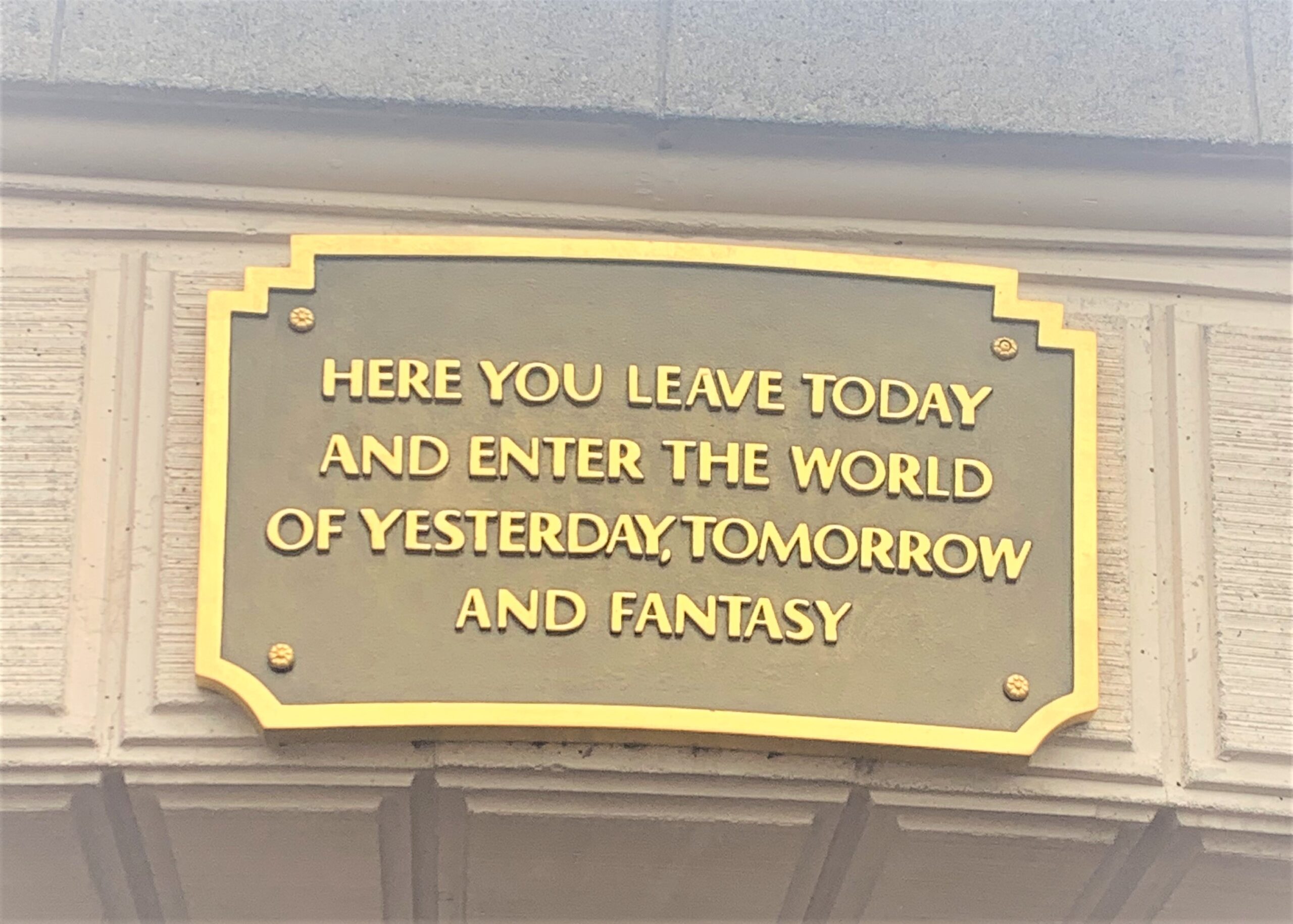Disneyland Welcome sign